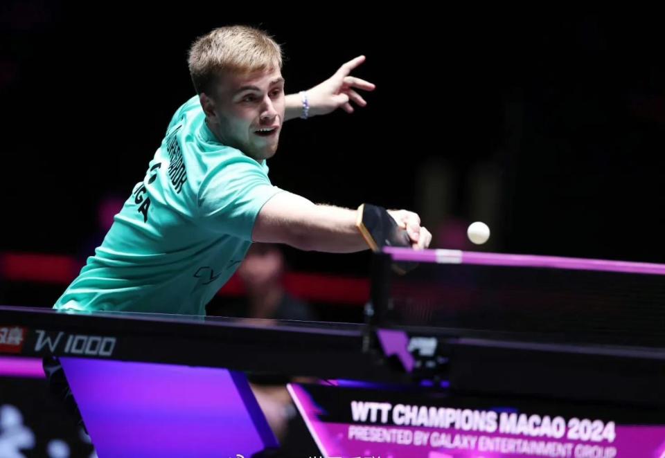 更令人钦佩 更令人钦佩